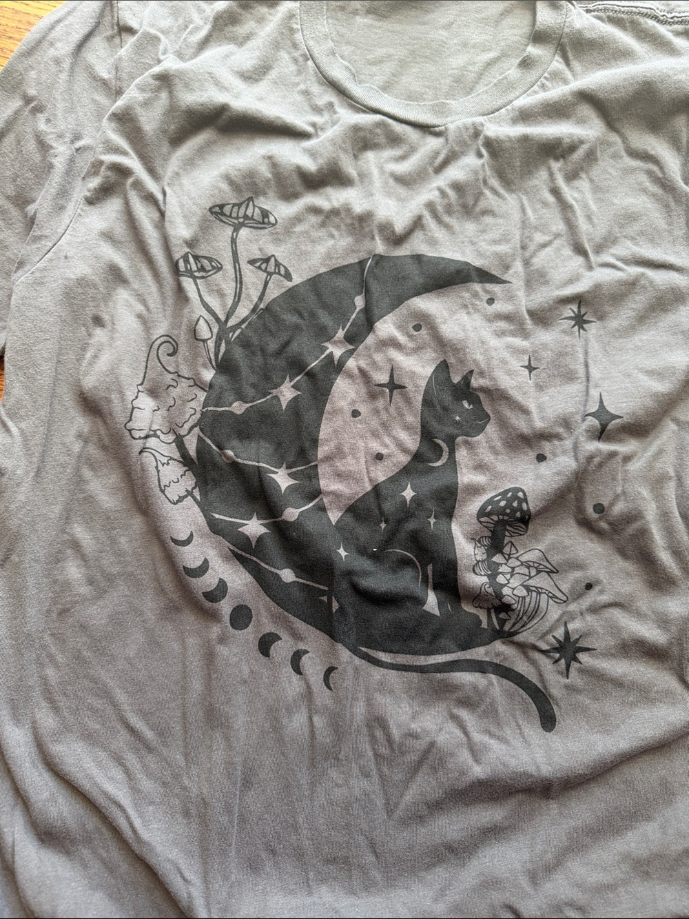 Cat moon and mushrooms t shirt size L